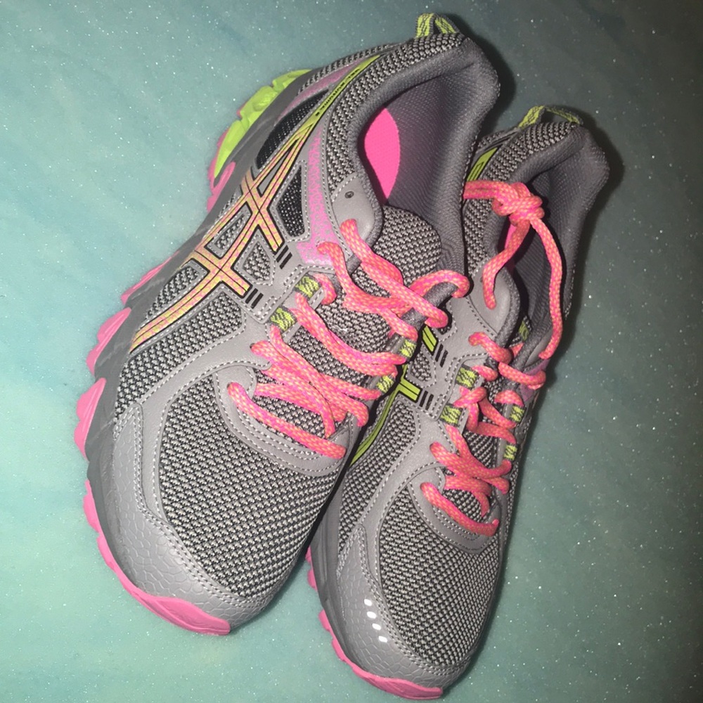SOLD ASICS GEL SONOMA 2!